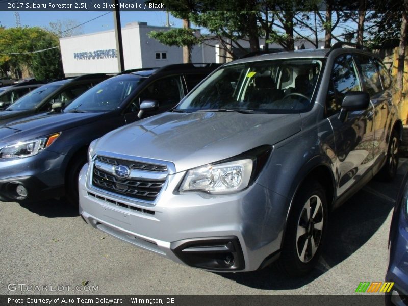 Ice Silver Metallic / Black 2017 Subaru Forester 2.5i