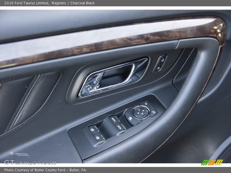 Magnetic / Charcoal Black 2016 Ford Taurus Limited