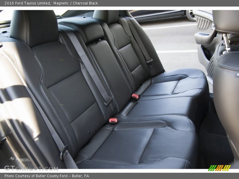 Magnetic / Charcoal Black 2016 Ford Taurus Limited