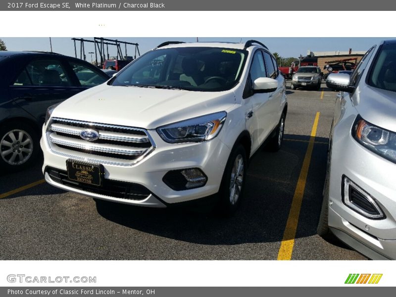 White Platinum / Charcoal Black 2017 Ford Escape SE