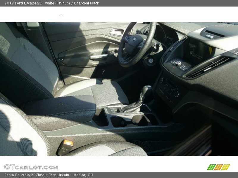 White Platinum / Charcoal Black 2017 Ford Escape SE