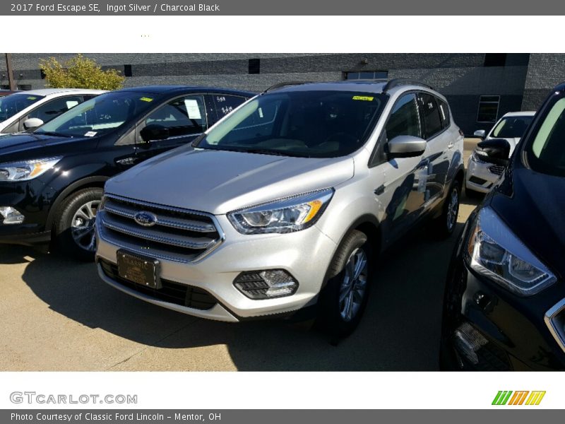 Ingot Silver / Charcoal Black 2017 Ford Escape SE