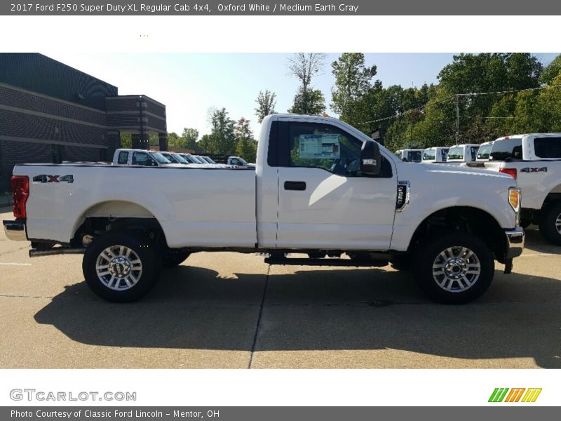 Oxford White / Medium Earth Gray 2017 Ford F250 Super Duty XL Regular Cab 4x4