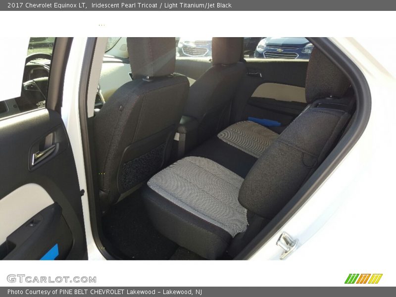 Iridescent Pearl Tricoat / Light Titanium/Jet Black 2017 Chevrolet Equinox LT