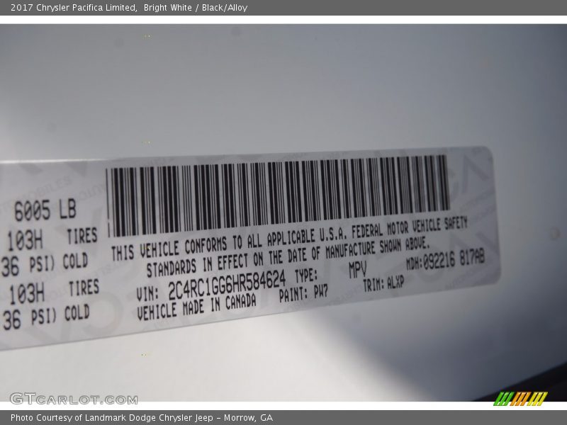 Bright White / Black/Alloy 2017 Chrysler Pacifica Limited