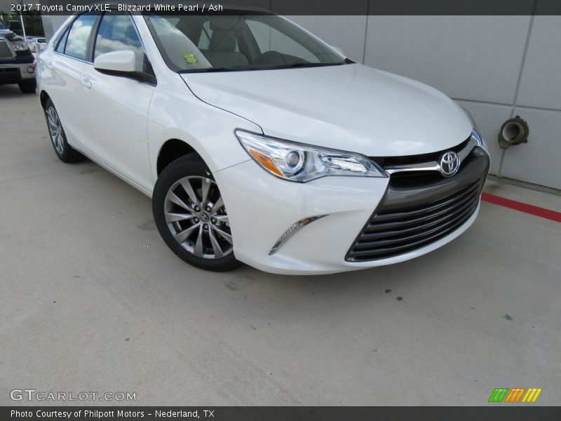 Blizzard White Pearl / Ash 2017 Toyota Camry XLE