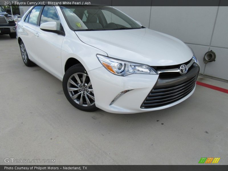Blizzard White Pearl / Ash 2017 Toyota Camry XLE