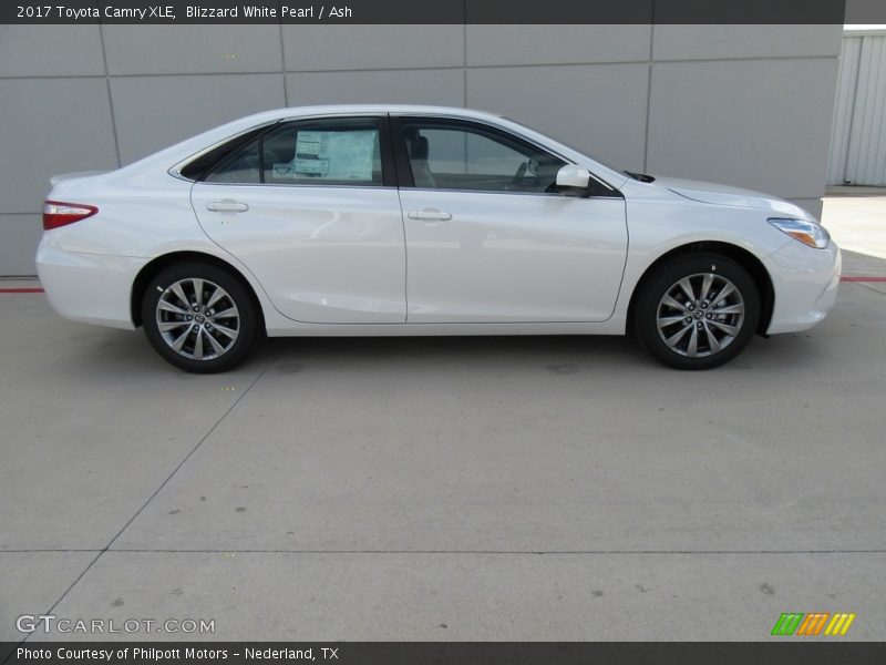 Blizzard White Pearl / Ash 2017 Toyota Camry XLE