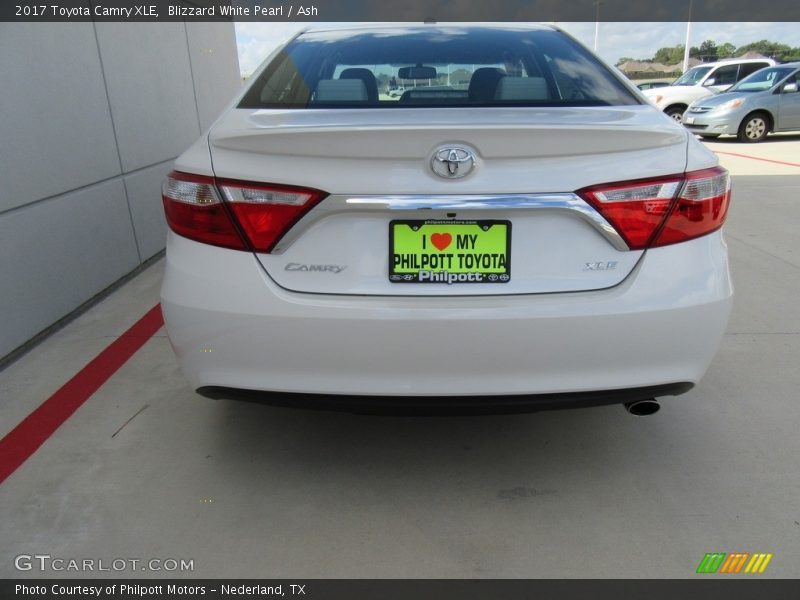 Blizzard White Pearl / Ash 2017 Toyota Camry XLE