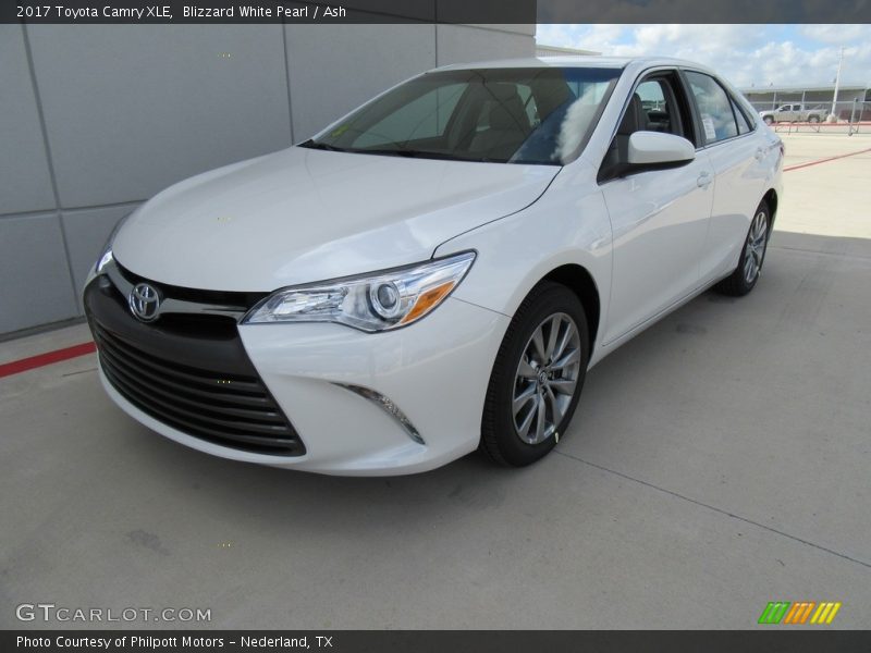 Blizzard White Pearl / Ash 2017 Toyota Camry XLE
