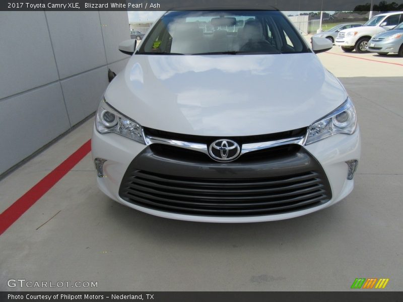 Blizzard White Pearl / Ash 2017 Toyota Camry XLE