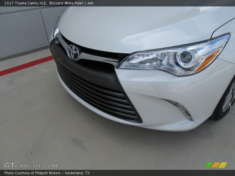 Blizzard White Pearl / Ash 2017 Toyota Camry XLE
