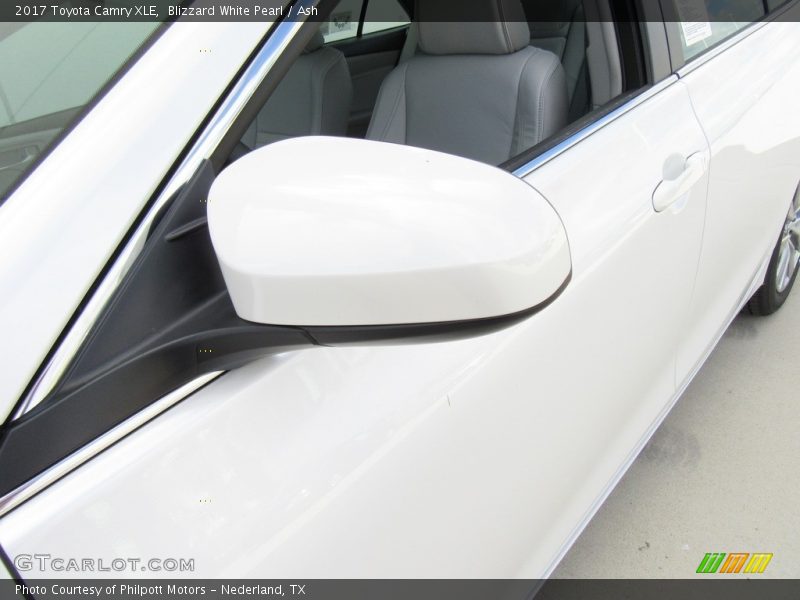 Blizzard White Pearl / Ash 2017 Toyota Camry XLE