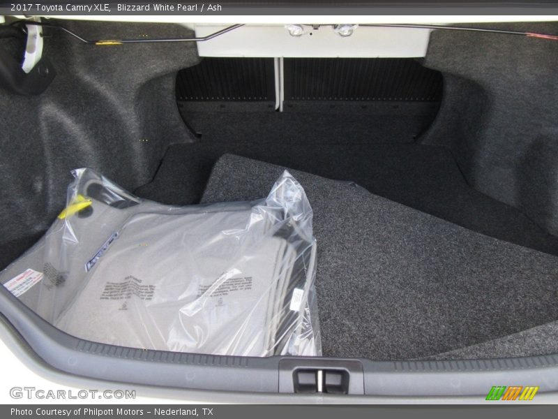 Blizzard White Pearl / Ash 2017 Toyota Camry XLE