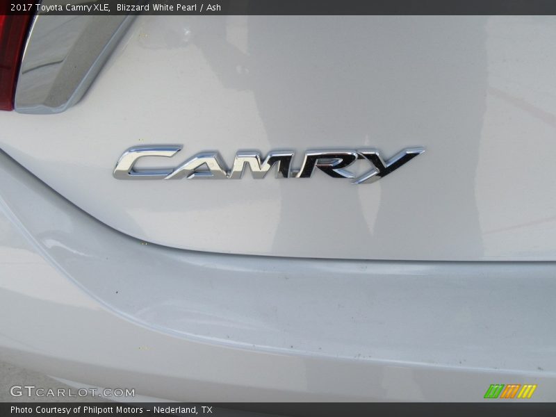 Blizzard White Pearl / Ash 2017 Toyota Camry XLE