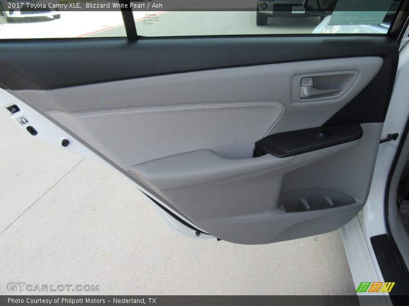 Blizzard White Pearl / Ash 2017 Toyota Camry XLE