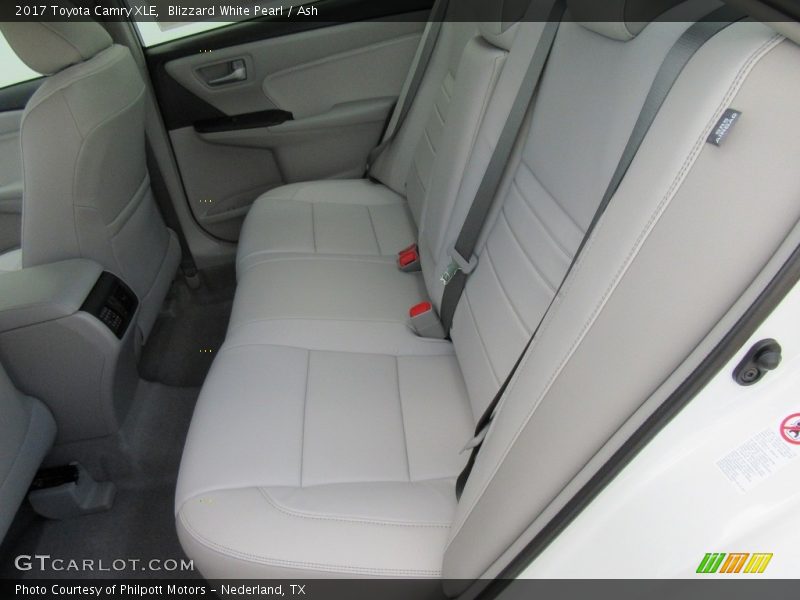 Blizzard White Pearl / Ash 2017 Toyota Camry XLE