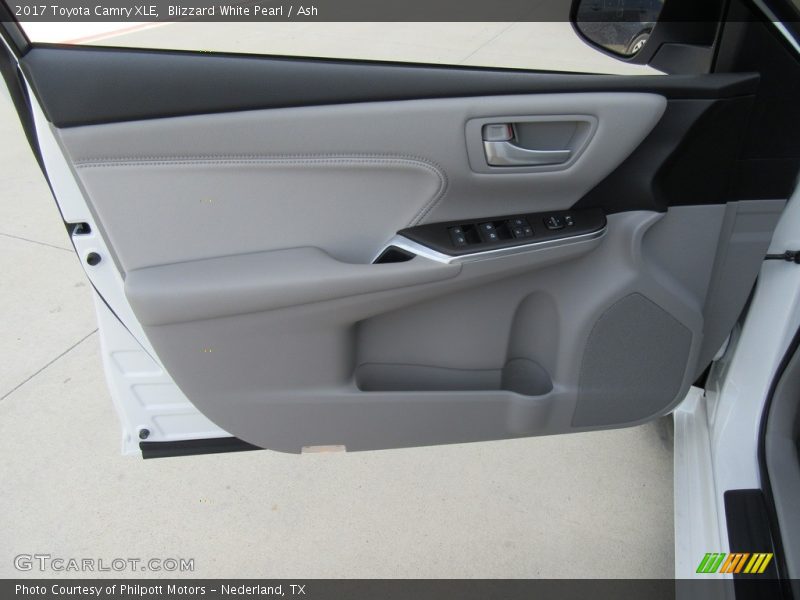 Blizzard White Pearl / Ash 2017 Toyota Camry XLE