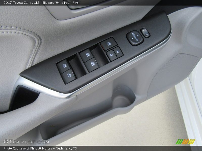 Blizzard White Pearl / Ash 2017 Toyota Camry XLE