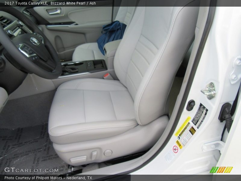 Blizzard White Pearl / Ash 2017 Toyota Camry XLE