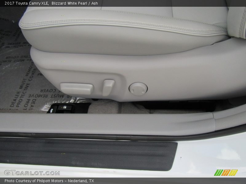 Blizzard White Pearl / Ash 2017 Toyota Camry XLE