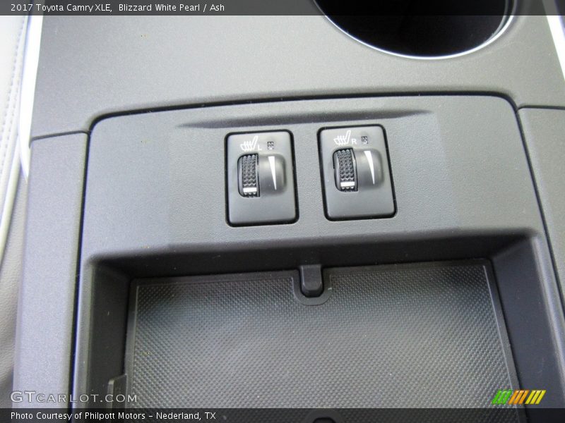 Blizzard White Pearl / Ash 2017 Toyota Camry XLE