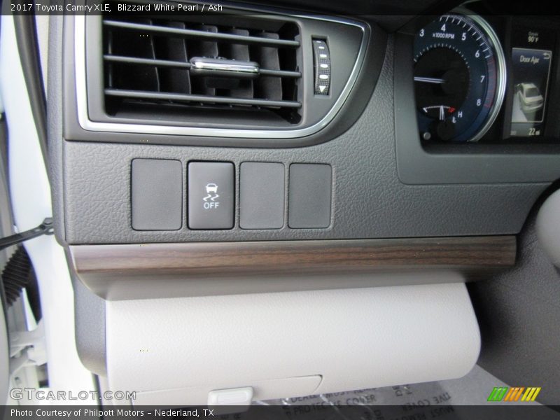 Blizzard White Pearl / Ash 2017 Toyota Camry XLE