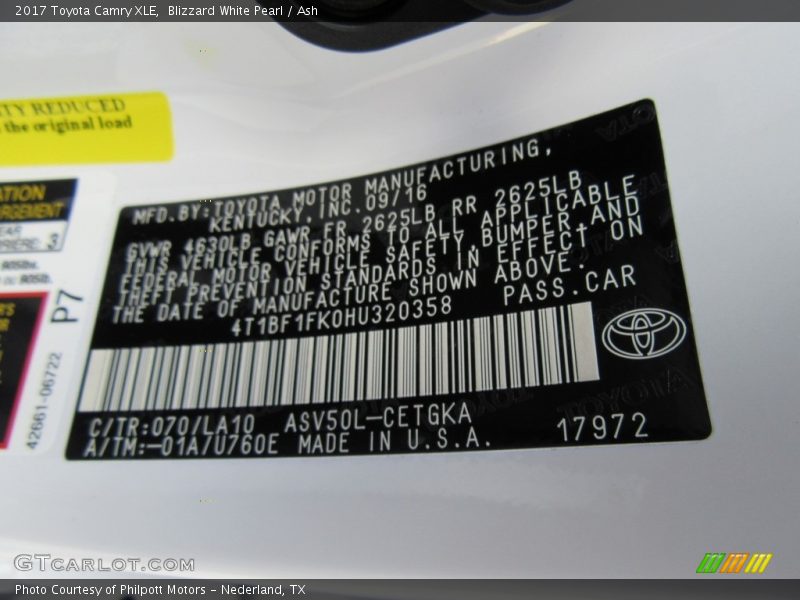 Blizzard White Pearl / Ash 2017 Toyota Camry XLE