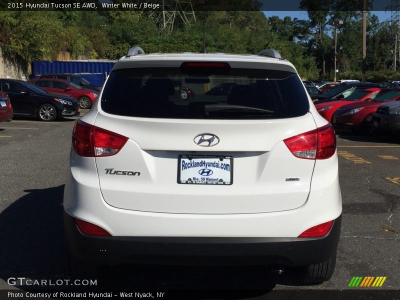 Winter White / Beige 2015 Hyundai Tucson SE AWD