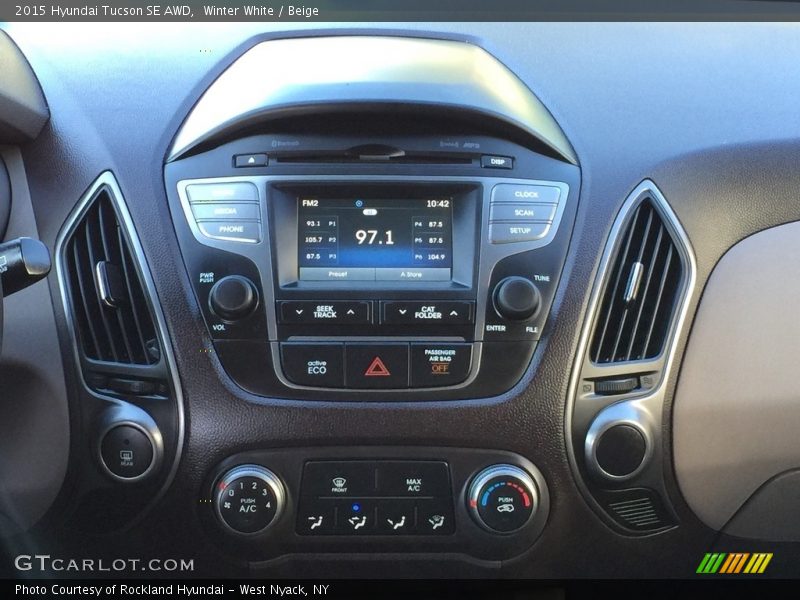 Winter White / Beige 2015 Hyundai Tucson SE AWD