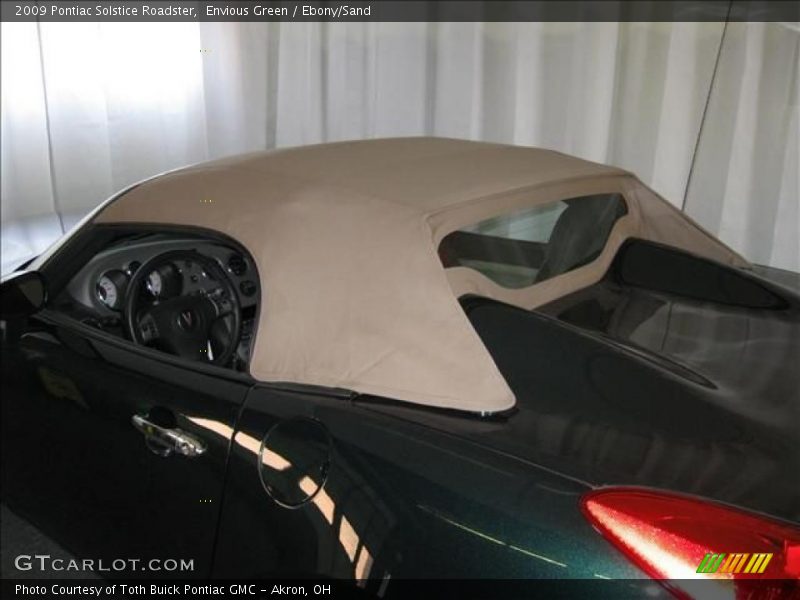 Envious Green / Ebony/Sand 2009 Pontiac Solstice Roadster