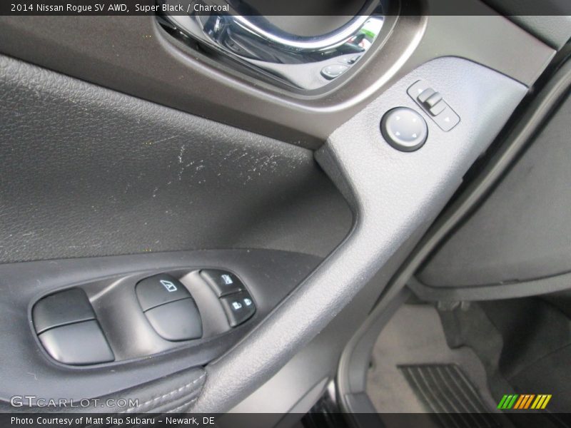Super Black / Charcoal 2014 Nissan Rogue SV AWD