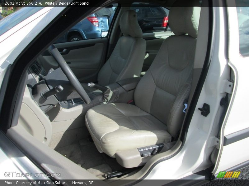 White / Beige/Light Sand 2002 Volvo S60 2.4