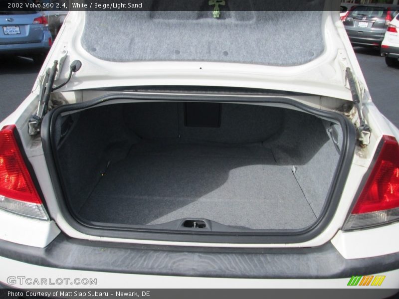 White / Beige/Light Sand 2002 Volvo S60 2.4