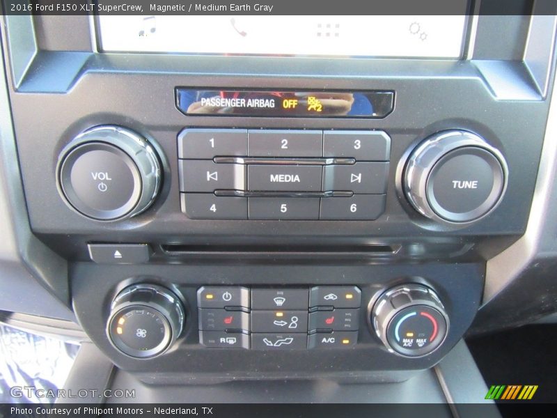 Magnetic / Medium Earth Gray 2016 Ford F150 XLT SuperCrew