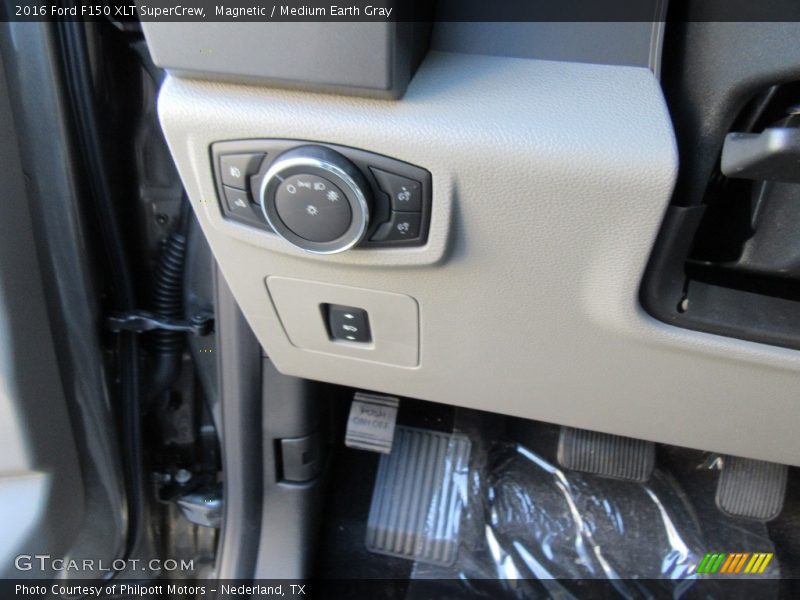 Magnetic / Medium Earth Gray 2016 Ford F150 XLT SuperCrew