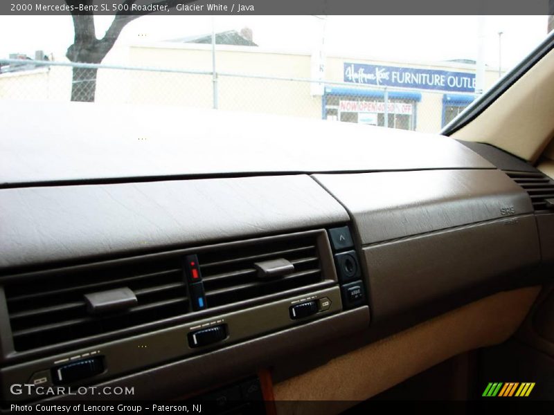 Glacier White / Java 2000 Mercedes-Benz SL 500 Roadster