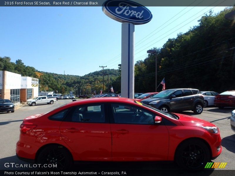 Race Red / Charcoal Black 2016 Ford Focus SE Sedan