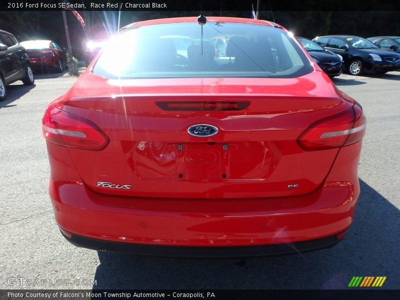 Race Red / Charcoal Black 2016 Ford Focus SE Sedan