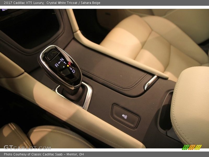 Crystal White Tricoat / Sahara Beige 2017 Cadillac XT5 Luxury