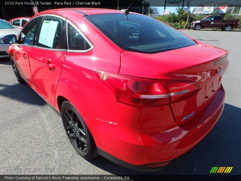 Race Red / Charcoal Black 2016 Ford Focus SE Sedan