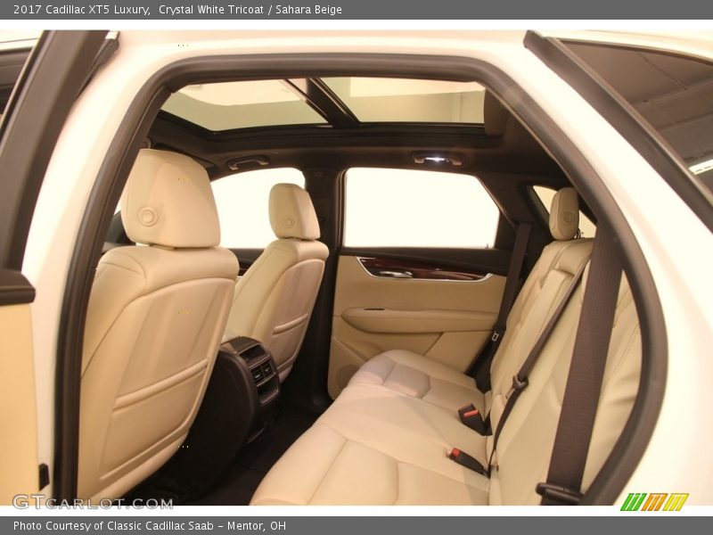 Crystal White Tricoat / Sahara Beige 2017 Cadillac XT5 Luxury