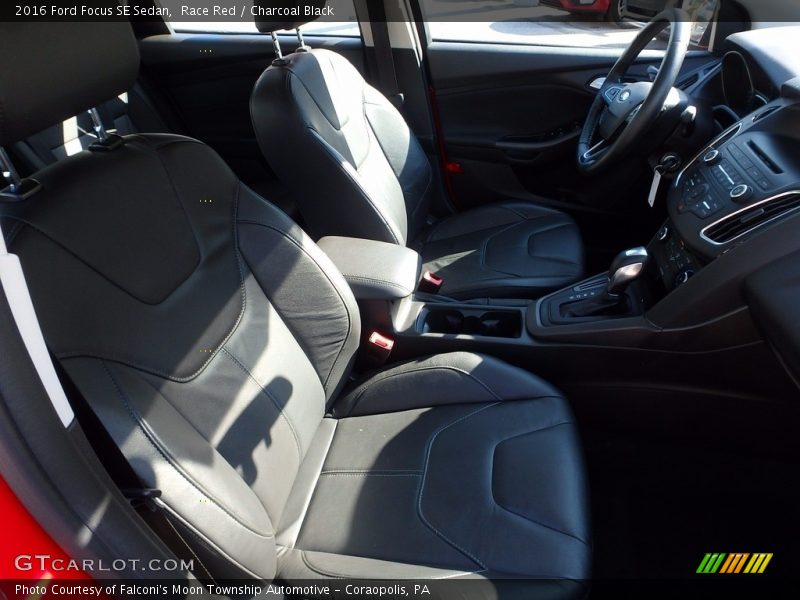 Race Red / Charcoal Black 2016 Ford Focus SE Sedan