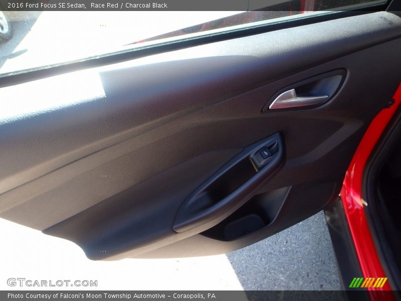Race Red / Charcoal Black 2016 Ford Focus SE Sedan