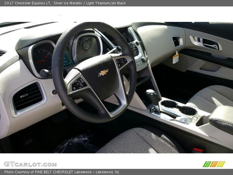 Silver Ice Metallic / Light Titanium/Jet Black 2017 Chevrolet Equinox LT