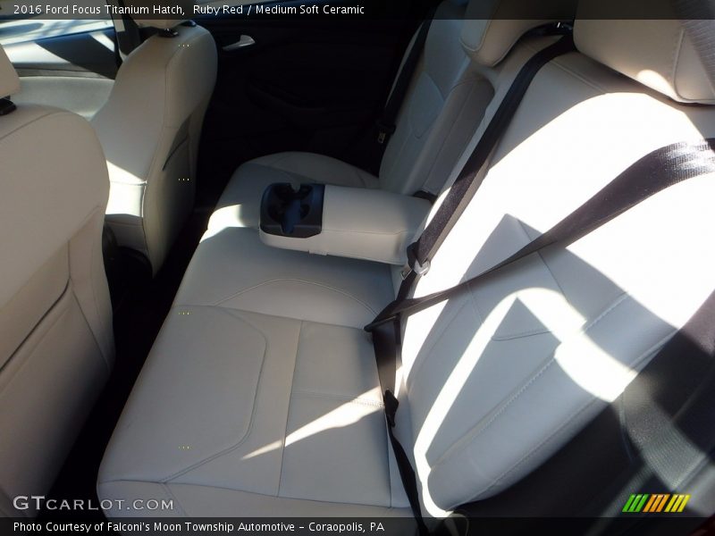 Ruby Red / Medium Soft Ceramic 2016 Ford Focus Titanium Hatch