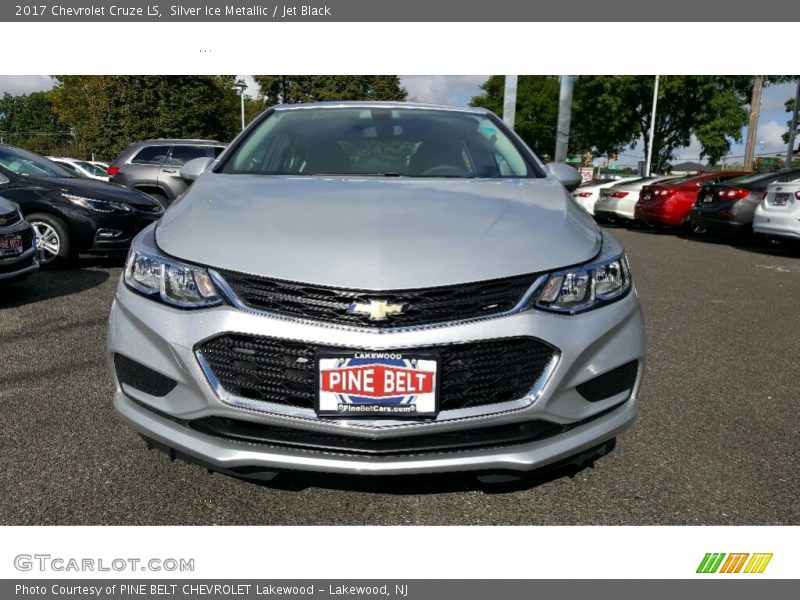 Silver Ice Metallic / Jet Black 2017 Chevrolet Cruze LS