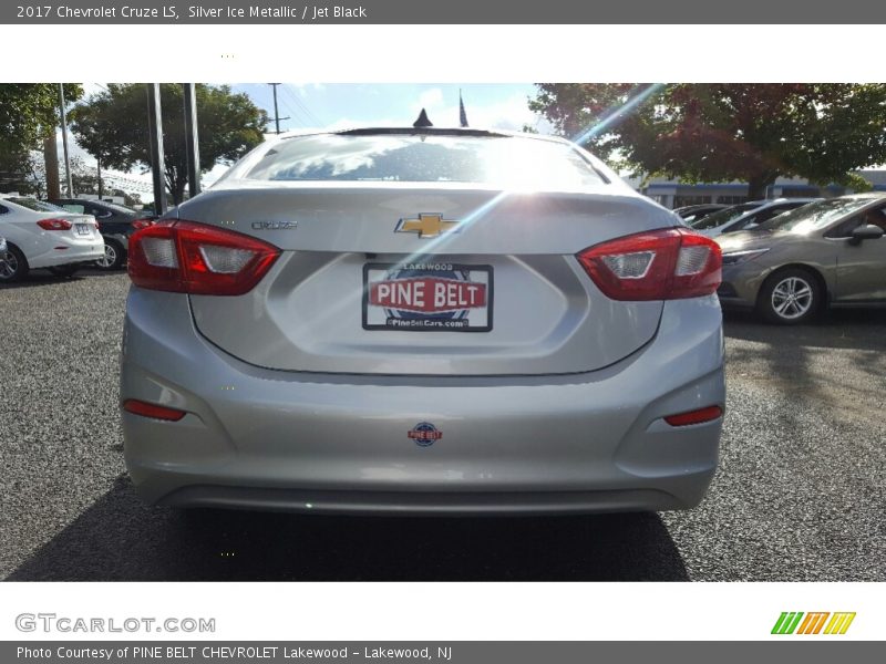 Silver Ice Metallic / Jet Black 2017 Chevrolet Cruze LS