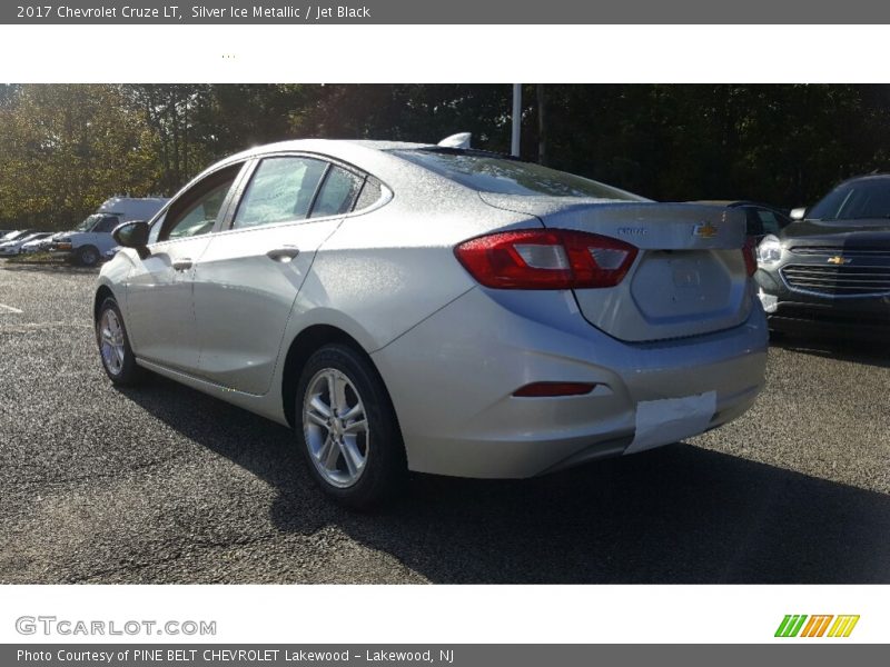 Silver Ice Metallic / Jet Black 2017 Chevrolet Cruze LT