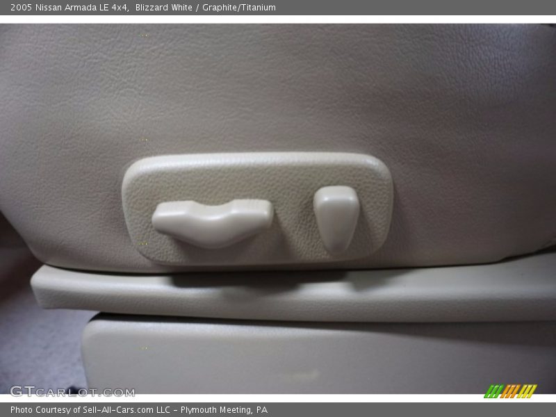 Blizzard White / Graphite/Titanium 2005 Nissan Armada LE 4x4